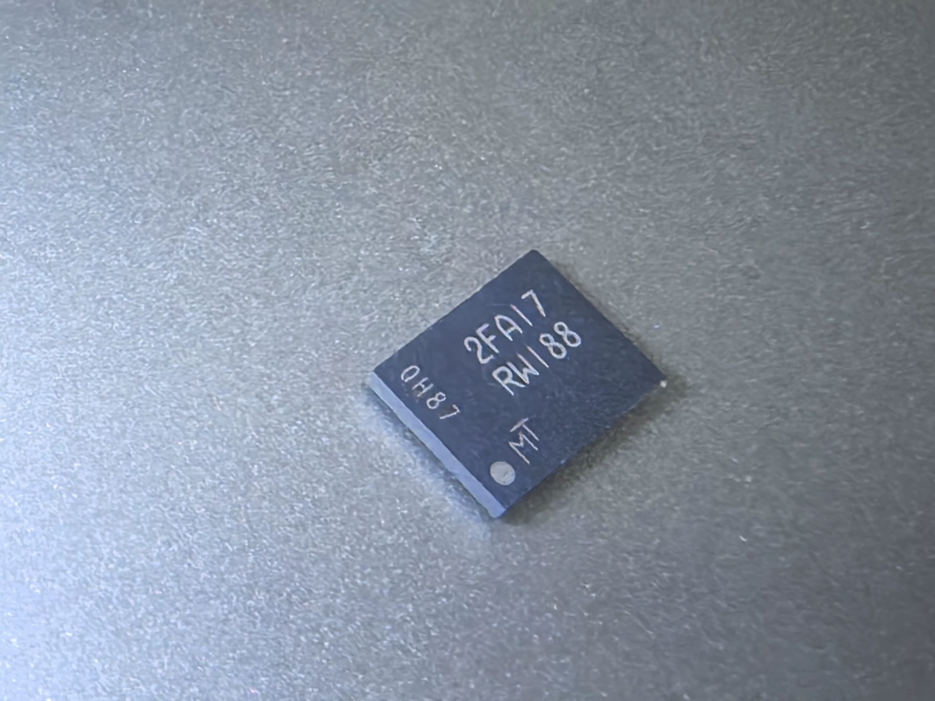 Micron Technology_MT25QU01GBBB8E12-0SIT